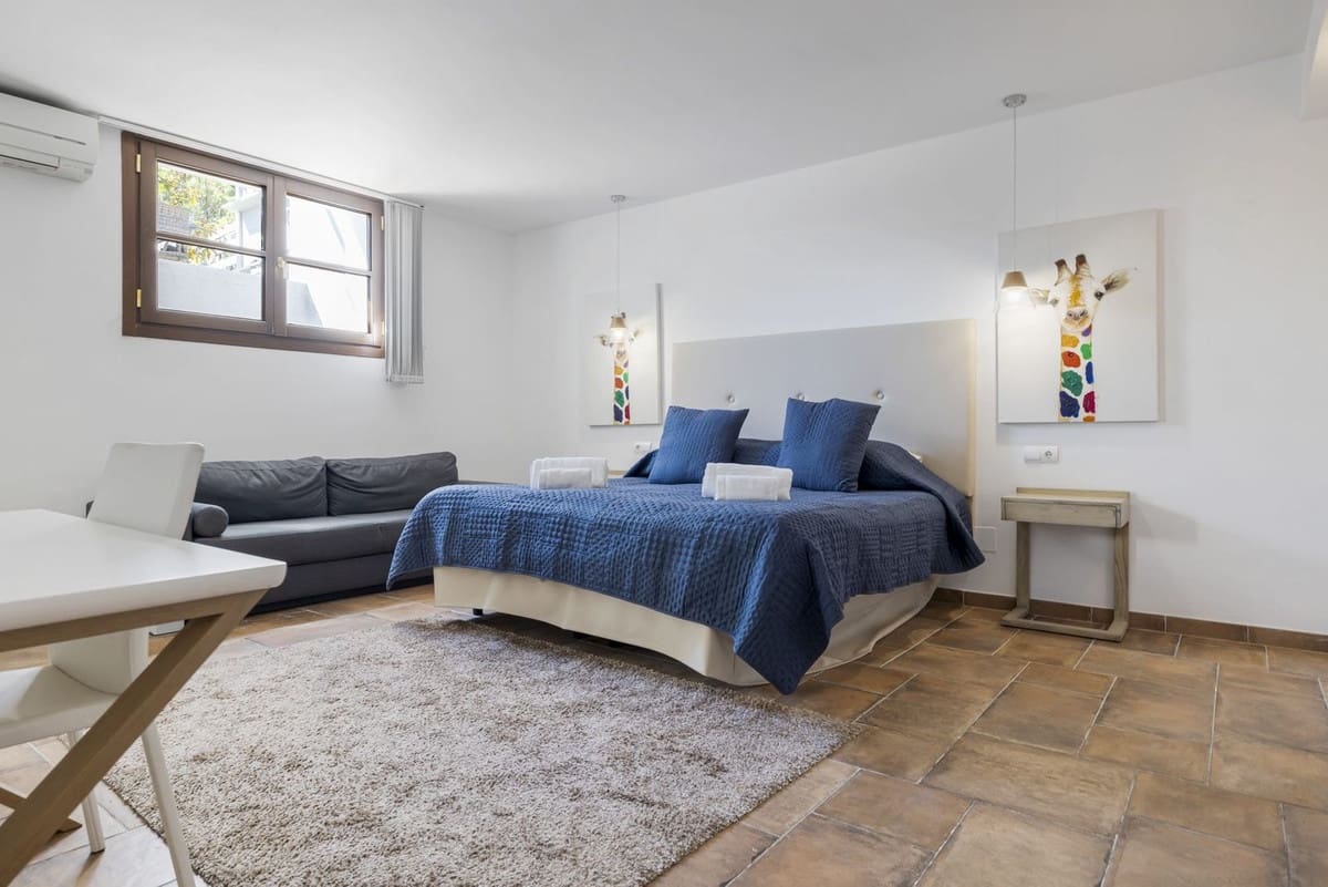 5 sypialnia Dom na sprzedaż w La Heredia z basenem garażem - 1 095 000 € (Ref: 8913490)