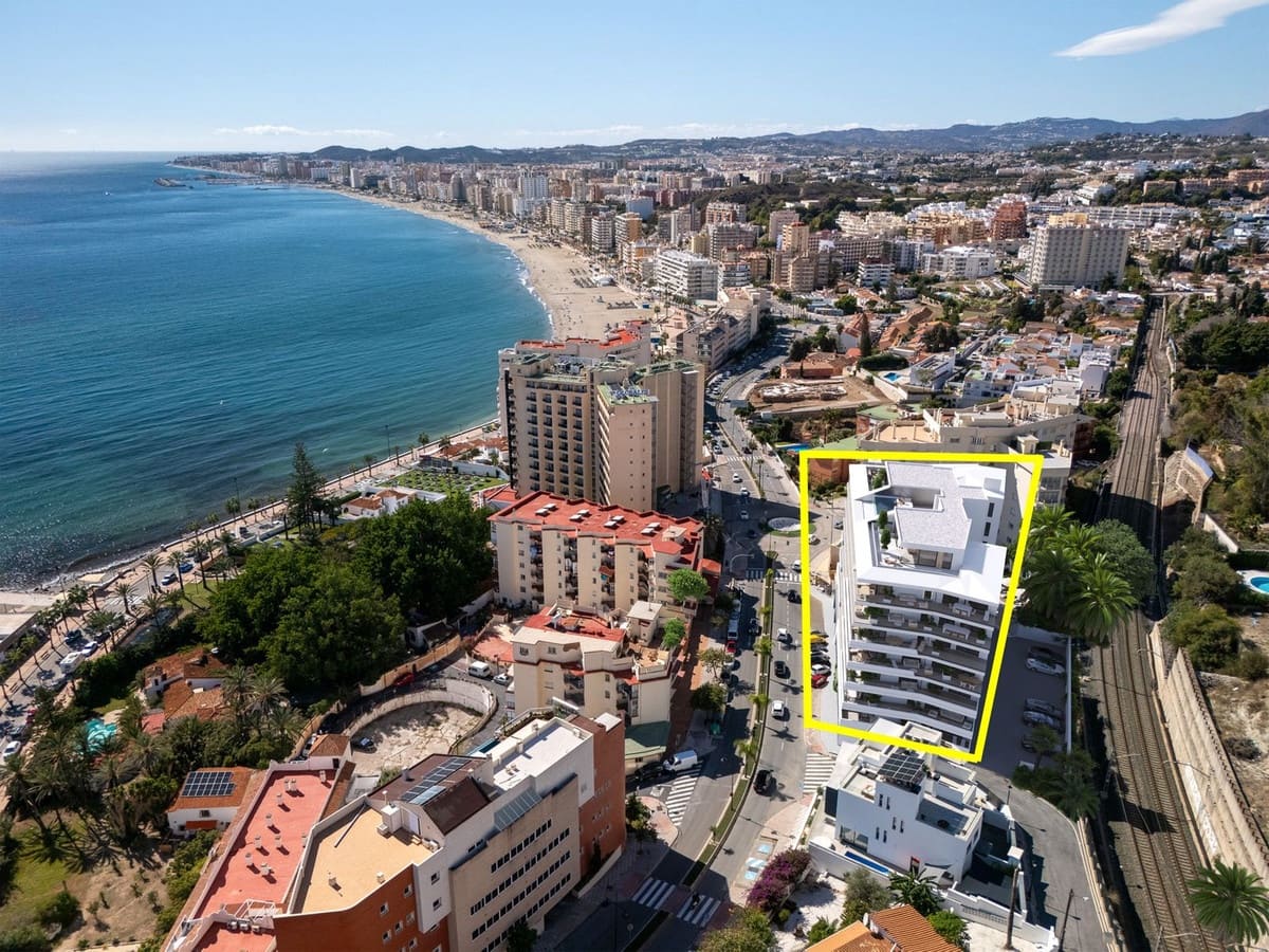 3 soverom Penthouse til salgs i Fuengirola med svømmebasseng garasje - € 1 990 000 (Ref: 8917363)