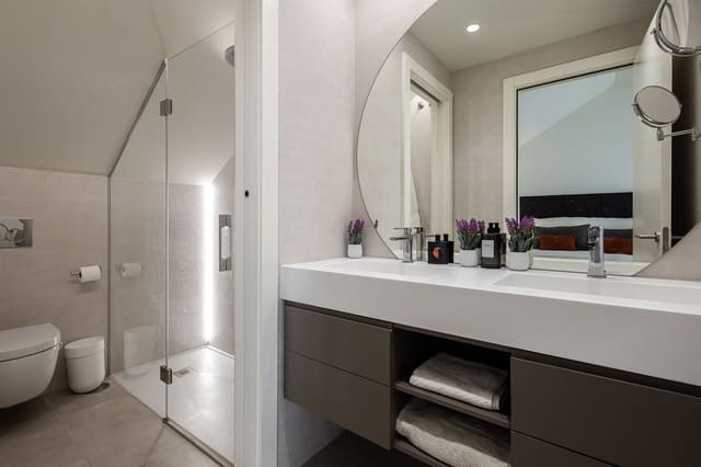 4 slaapkamer Penthouse te koop in Marbella met zwembad - € 1.150.000 (Ref: 8940763)