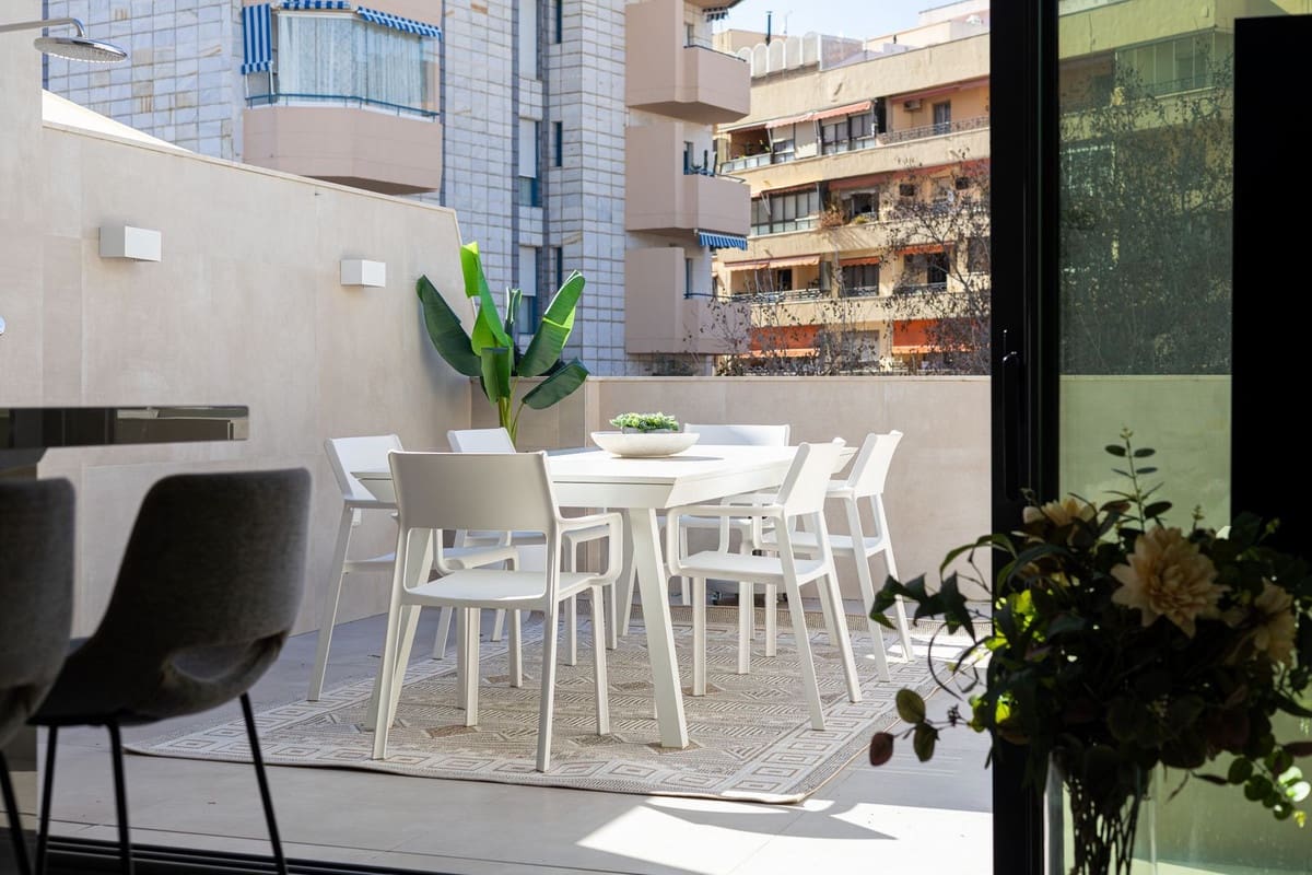 4 bedroom Penthouse for sale in Marbella with pool - € 1,150,000 (Ref: 8940763)