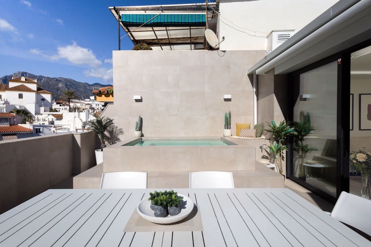 4 bedroom Penthouse for sale in Marbella with pool - € 1,150,000 (Ref: 8940763)