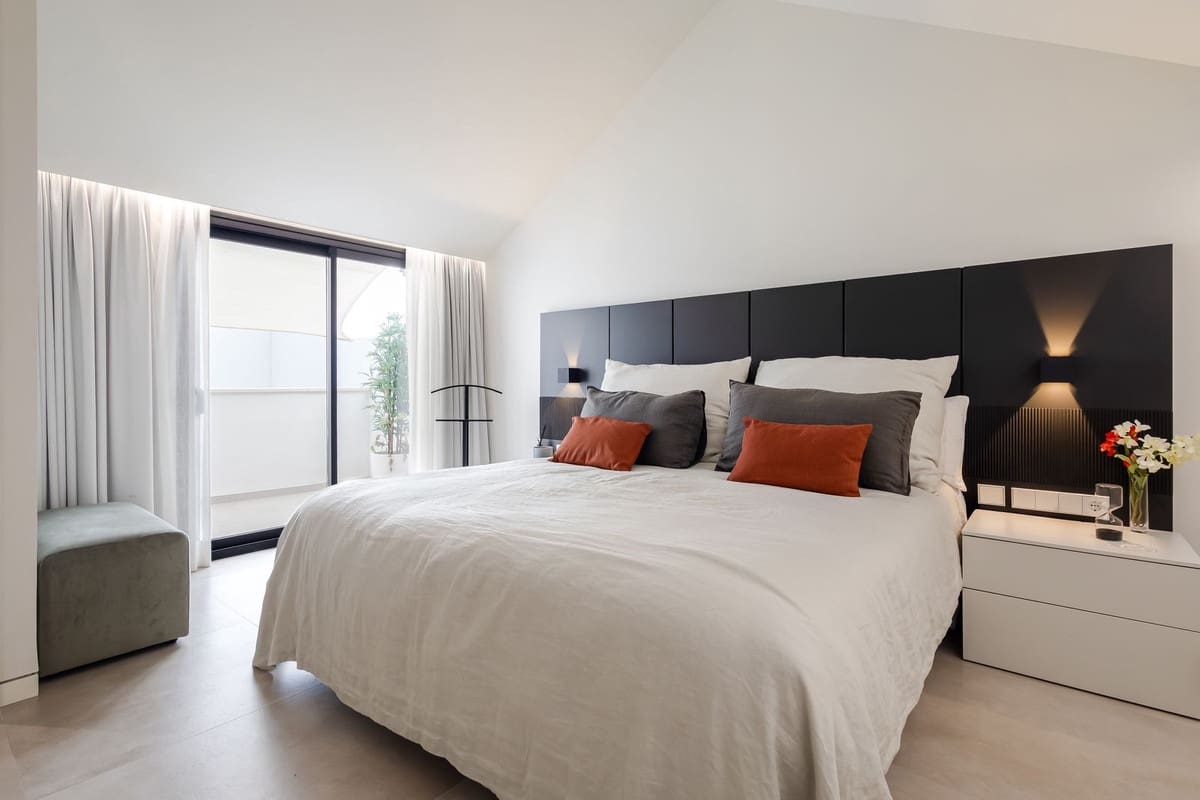 4 bedroom Penthouse for sale in Marbella with pool - € 1,150,000 (Ref: 8940763)