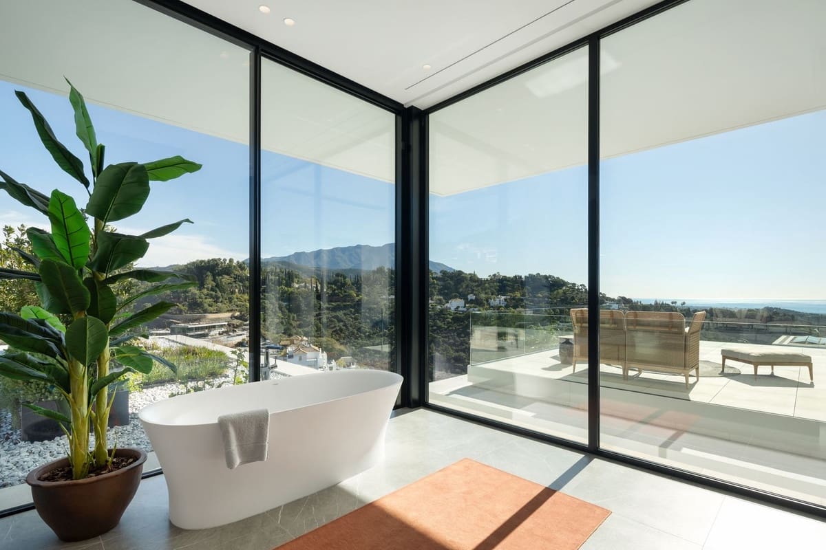 8 bedroom Villa for sale in Benahavis with pool garage - € 10,800,000 (Ref: 8953418)