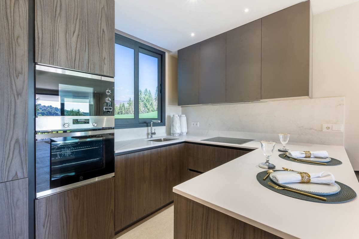 3 bedroom Apartment for sale in Estepona with pool garage - € 499,000 (Ref: 8953419)