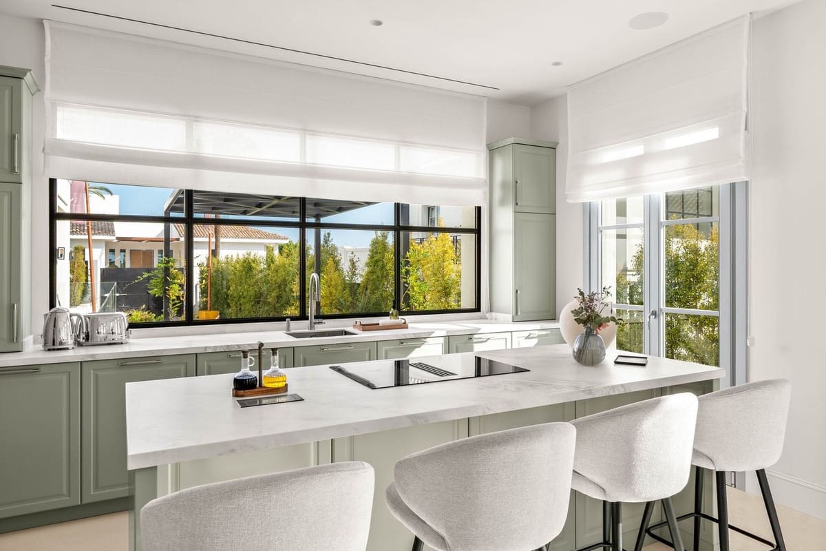 4 bedroom Villa for sale in Marbella with pool garage - € 4,595,000 (Ref: 8960525)