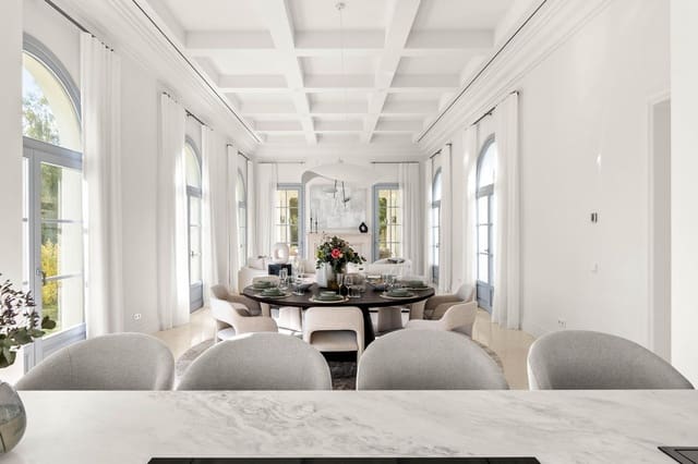 4 makuuhuone Huvila myytävänä paikassa Marbella mukana uima-altaan 
autotalli - 4 595 000 € (Ref: 8960525)