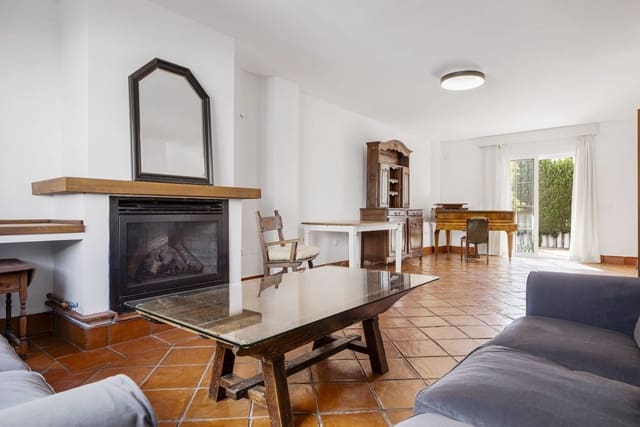 4 bedroom Townhouse for sale in San Pedro de Alcantara, Marbella with pool garage - € 949,000 (Ref: 8966850)