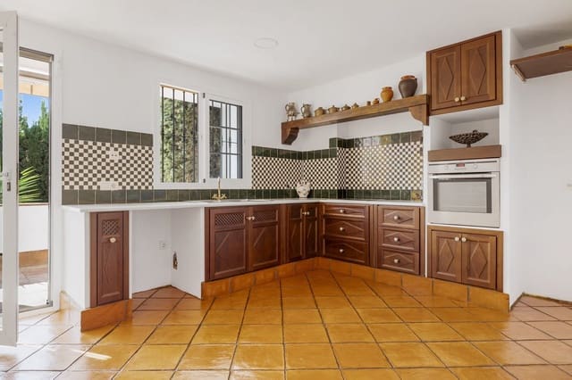 4 bedroom Townhouse for sale in San Pedro de Alcantara, Marbella with pool garage - € 949,000 (Ref: 8966850)