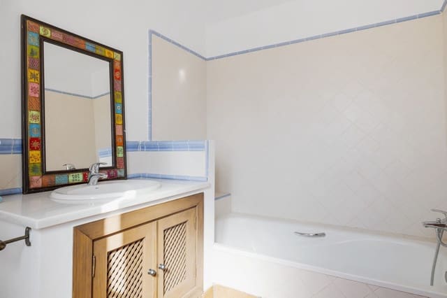 4 quarto Casa em Banda para venda em San Pedro de Alcantara, Marbella com piscina garagem - 949 000 € (Ref: 8966850)