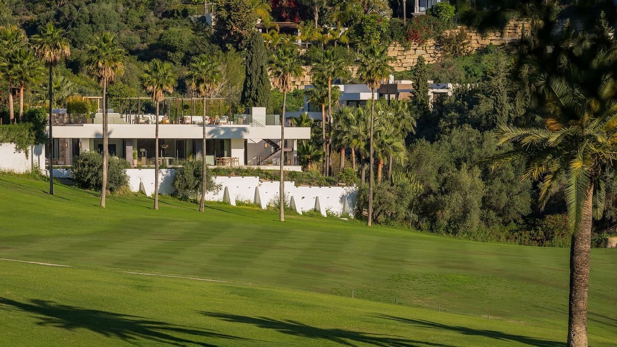 4 bedroom Villa for sale in Marbella with pool garage - € 5,975,000 (Ref: 8966853)