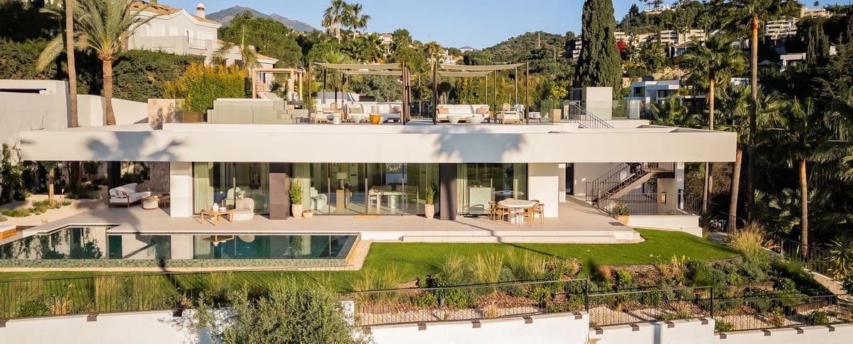 4 bedroom Villa for sale in Marbella with pool garage - € 5,975,000 (Ref: 8966853)