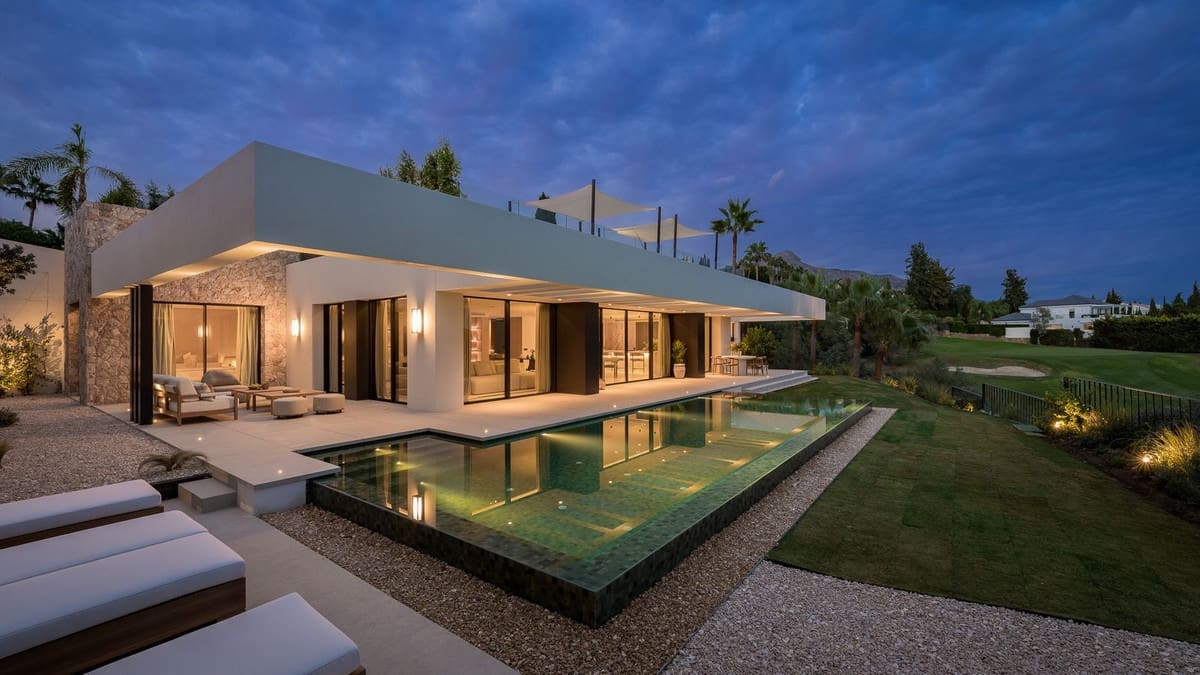 4 bedroom Villa for sale in Marbella with pool garage - € 5,975,000 (Ref: 8966853)