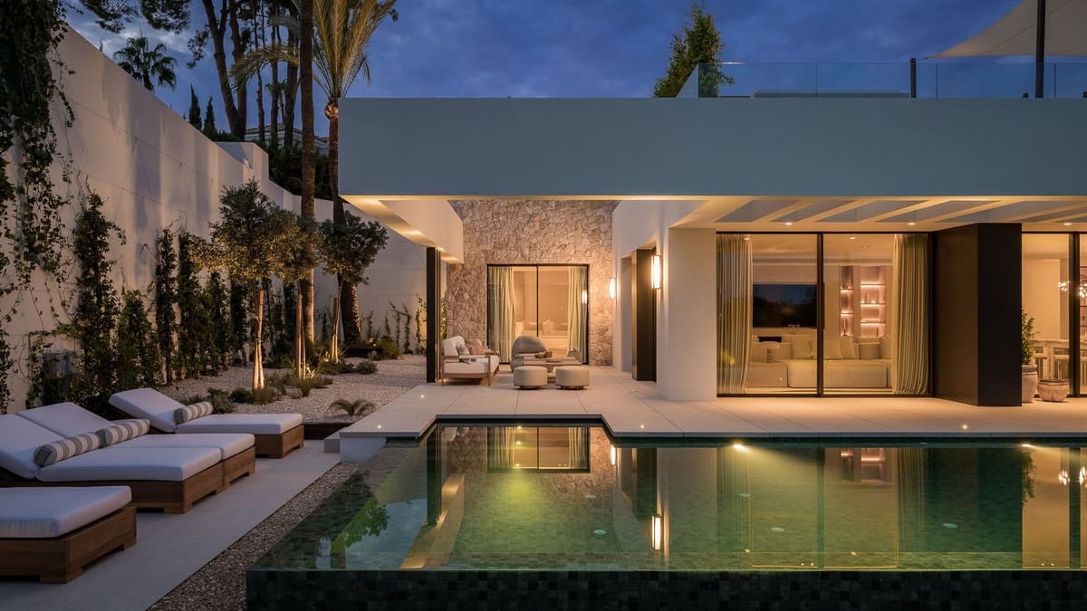 4 bedroom Villa for sale in Marbella with pool garage - € 5,975,000 (Ref: 8966853)
