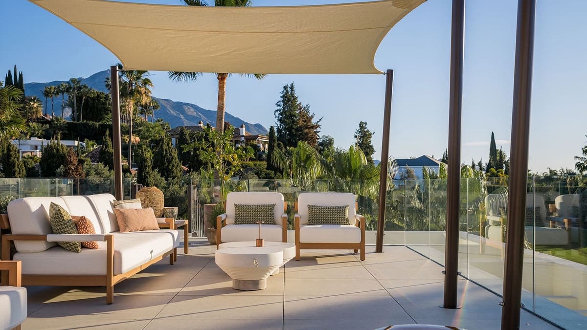 4 bedroom Villa for sale in Marbella with pool garage - € 5,975,000 (Ref: 8966853)