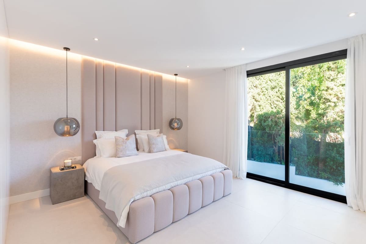 4 soverom Villa til salgs i Marbella med svømmebasseng garasje - € 3 495 000 (Ref: 8973297)