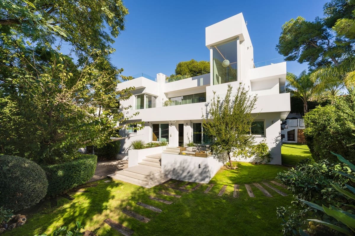 6 soveværelse Villa til salg i Nueva Andalucia med swimmingpool garage - € 2.590.000 (Ref: 8983091)