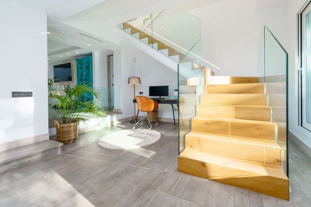 6 soveværelse Villa til salg i Nueva Andalucia, Marbella med swimmingpool garage - € 2.590.000 (Ref: 8983091)