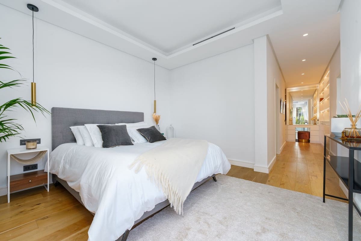 6 soveværelse Villa til salg i Nueva Andalucia med swimmingpool garage - € 2.590.000 (Ref: 8983091)