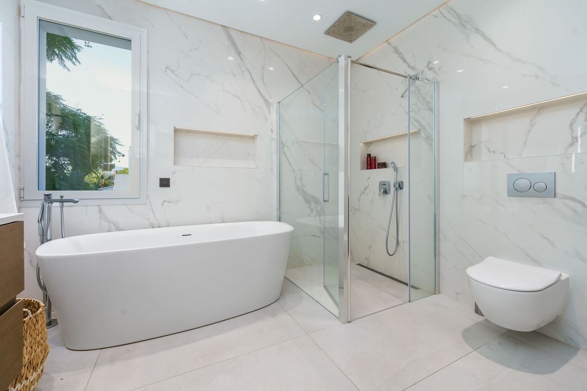 6 soveværelse Villa til salg i Nueva Andalucia med swimmingpool garage - € 2.590.000 (Ref: 8983091)