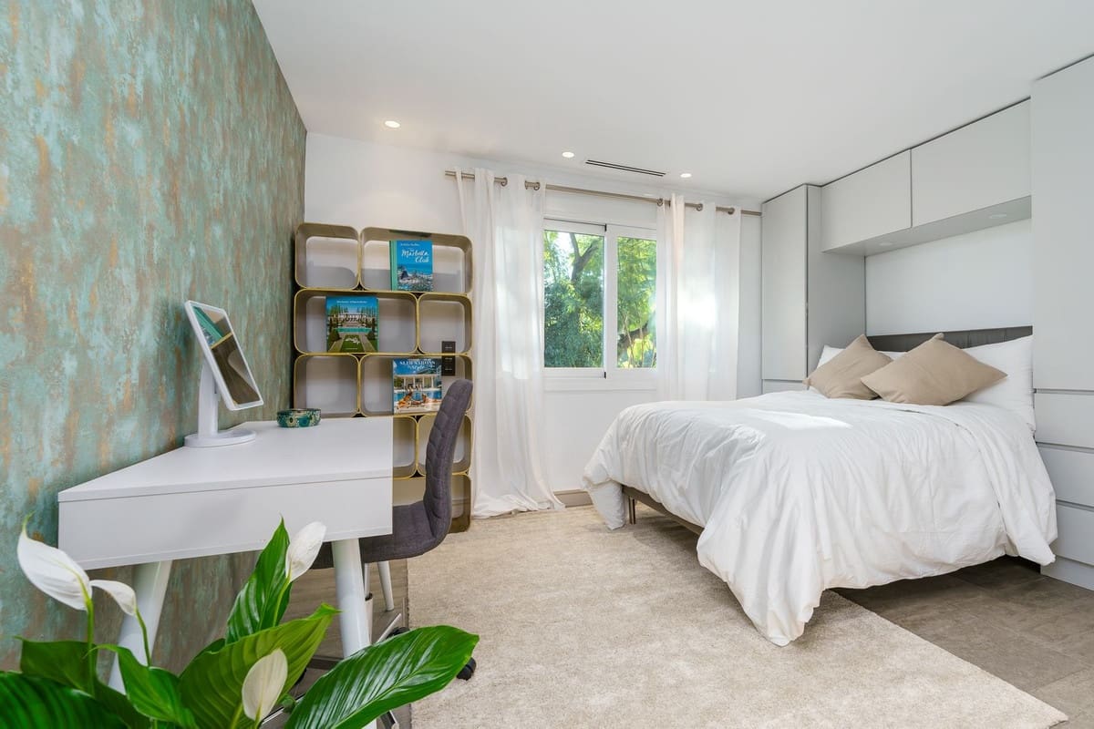 6 soveværelse Villa til salg i Nueva Andalucia med swimmingpool garage - € 2.590.000 (Ref: 8983091)