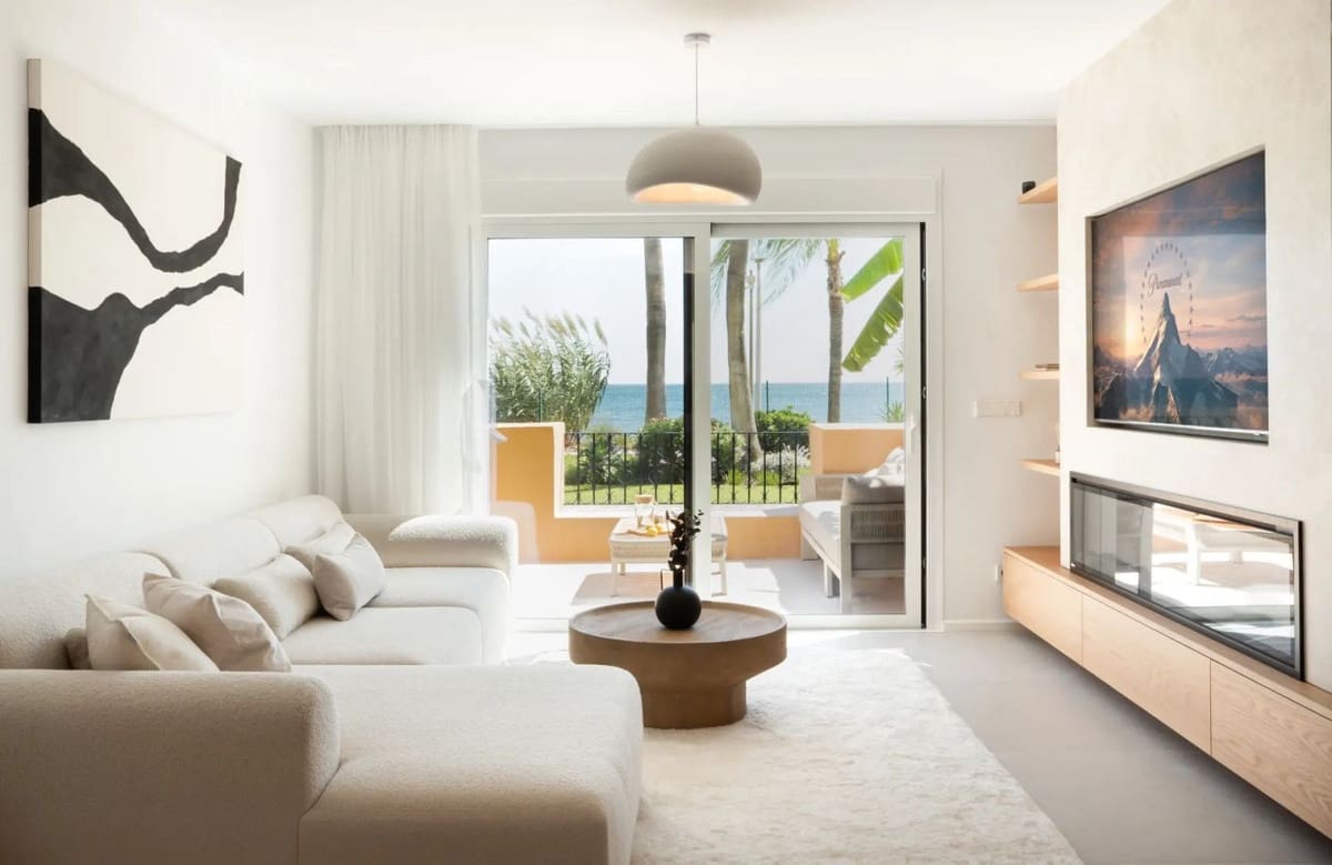 3 bedroom Apartment for sale in Estepona with pool garage - € 965,000 (Ref: 9000381)