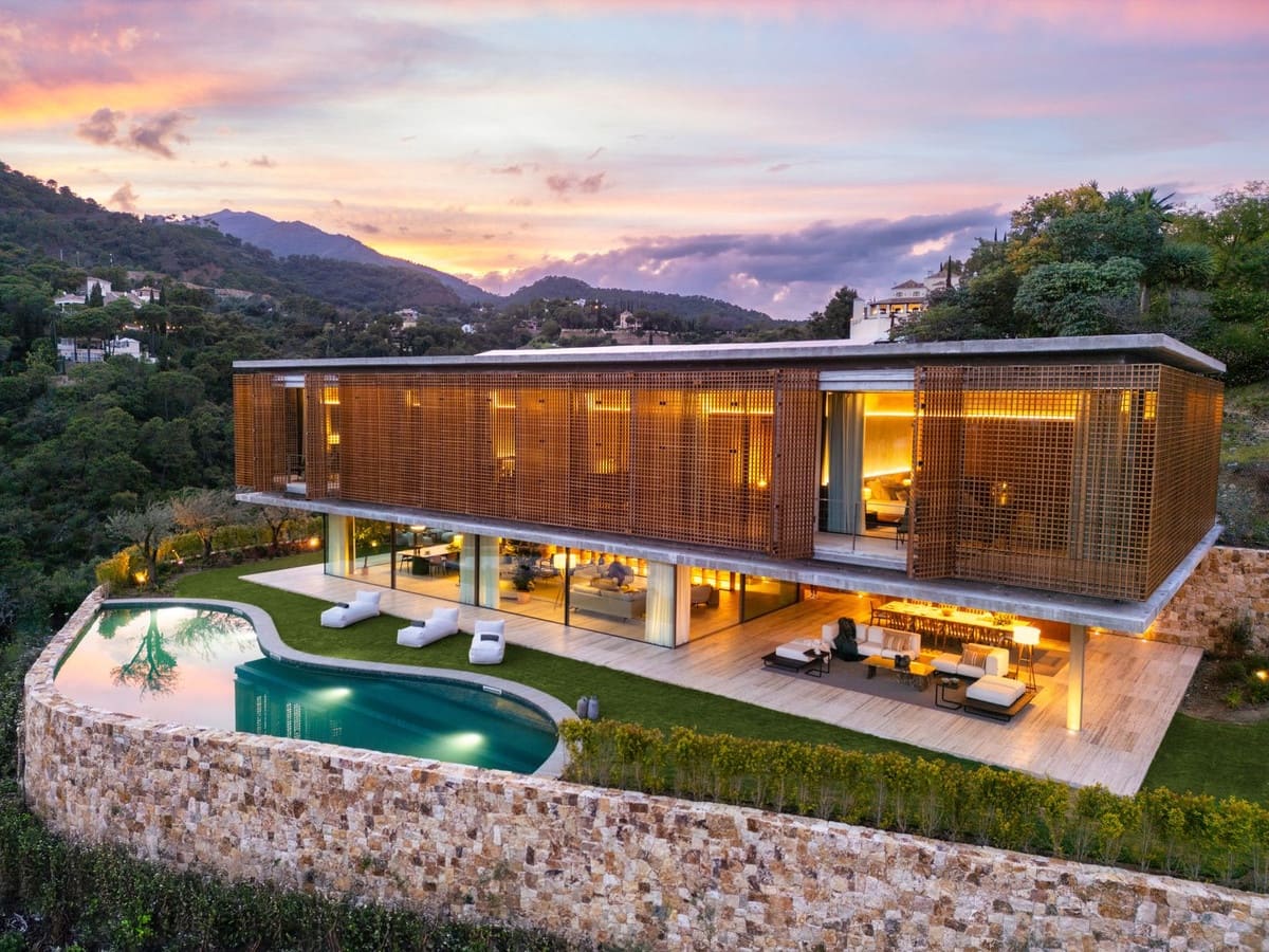 7 bedroom Villa for sale in Benahavis with pool garage - € 10,800,000 (Ref: 9009900)