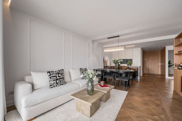 Apartamento de 3 habitaciones en Golden Mile, Marbella en venta con piscina garaje - 2.750.000 € (Ref: 9021904)