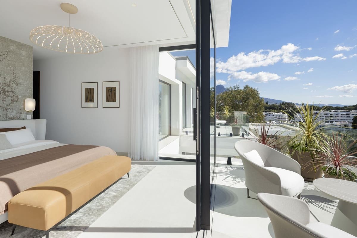 5 soverom Villa til salgs i La Quinta med svømmebasseng garasje - € 5 750 000 (Ref: 9025074)