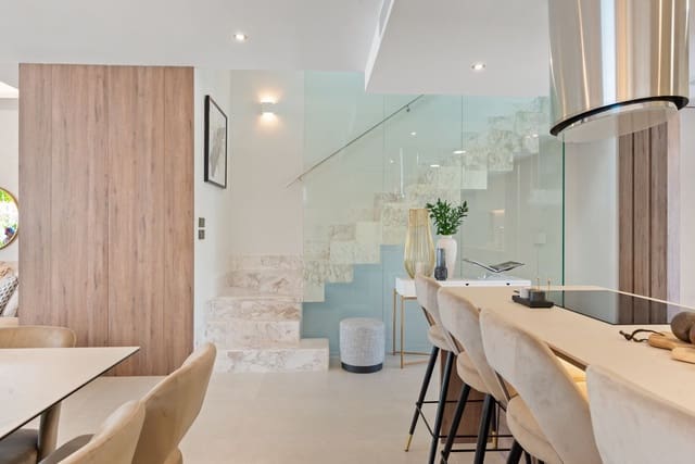 5 soveværelse Semi-Rækkehus til salg i Puerto Banus, Marbella med swimmingpool garage - € 2.395.000 (Ref: 9061603)