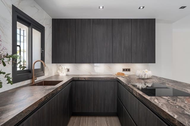 6 sypialnia Willa na sprzedaż w Marbella z basenem garażem - 2 350 000 € (Ref: 9066328)