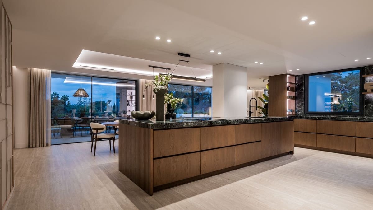 6 sypialnia Willa na sprzedaż w Marbella z basenem garażem - 3 975 000 € (Ref: 9074368)