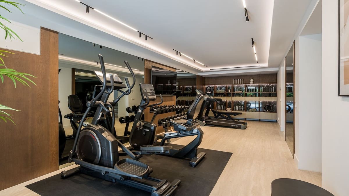 6 sypialnia Willa na sprzedaż w Marbella z basenem garażem - 3 975 000 € (Ref: 9074368)