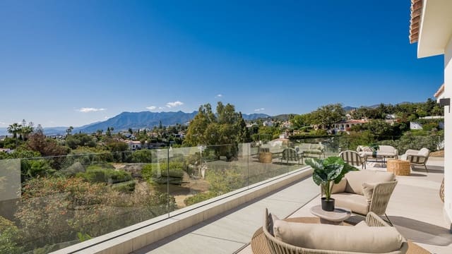 6 sypialnia Willa na sprzedaż w Marbella z basenem garażem - 3 975 000 € (Ref: 9074368)