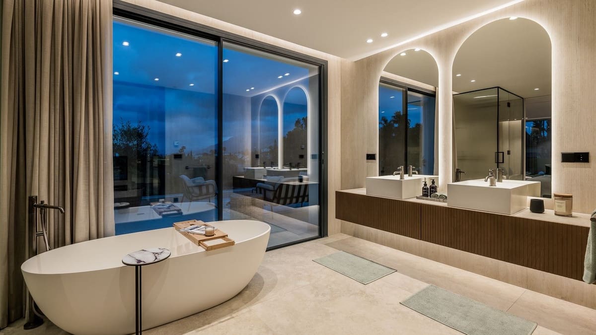 Chalet de 6 habitaciones en Marbella en venta con piscina garaje - 3.975.000 € (Ref: 9074368)