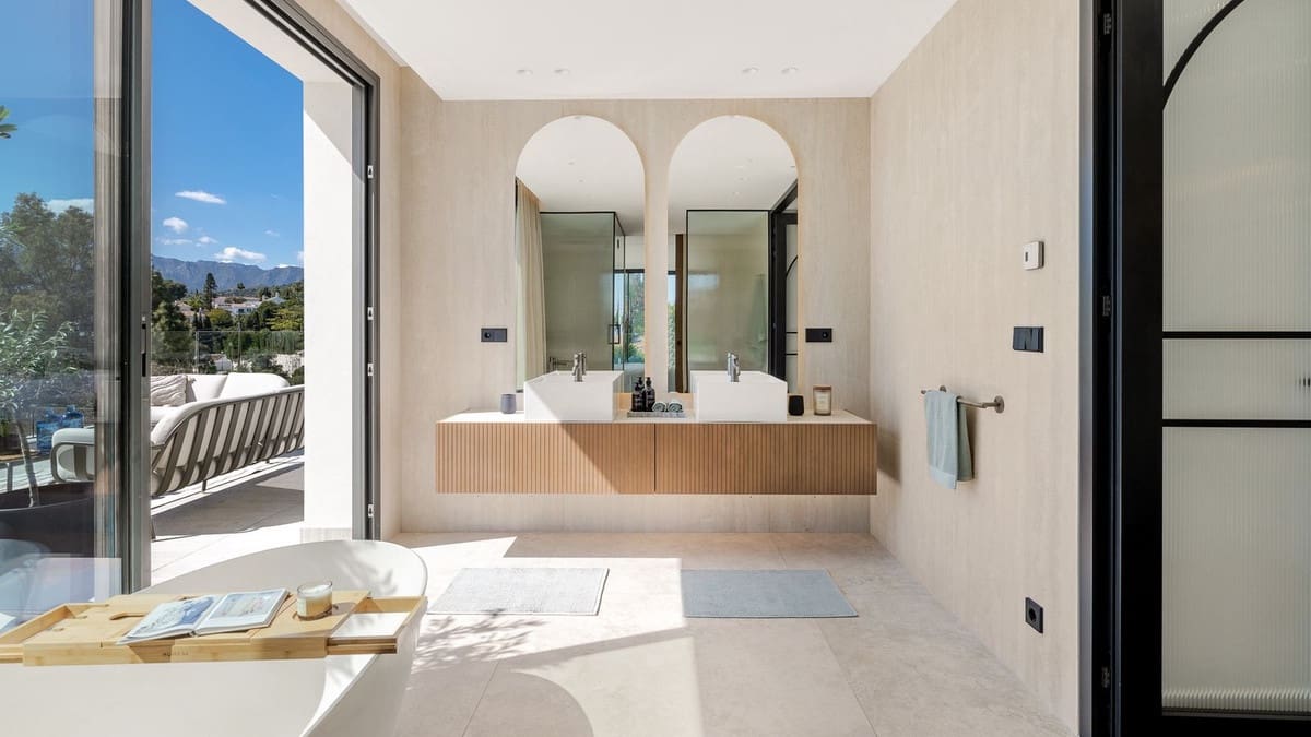 Chalet de 6 habitaciones en Marbella en venta con piscina garaje - 3.975.000 € (Ref: 9074368)