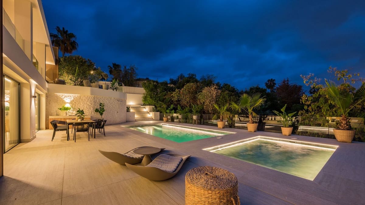 Chalet de 6 habitaciones en Marbella en venta con piscina garaje - 3.975.000 € (Ref: 9074368)