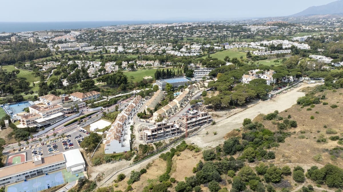 2 soveværelse Lejlighed til salg i Marbella med swimmingpool garage - € 1.035.693 (Ref: 9085906)