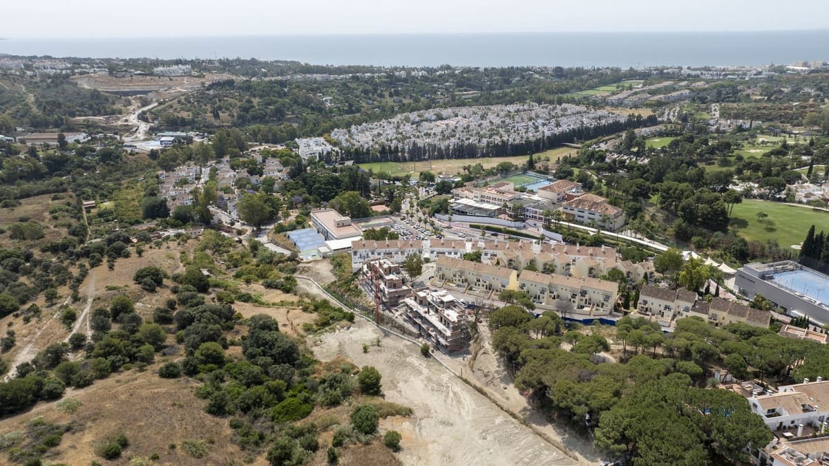 2 sypialnia Apartament na sprzedaż w Marbella z basenem garażem - 1 176 270 € (Ref: 9085906)