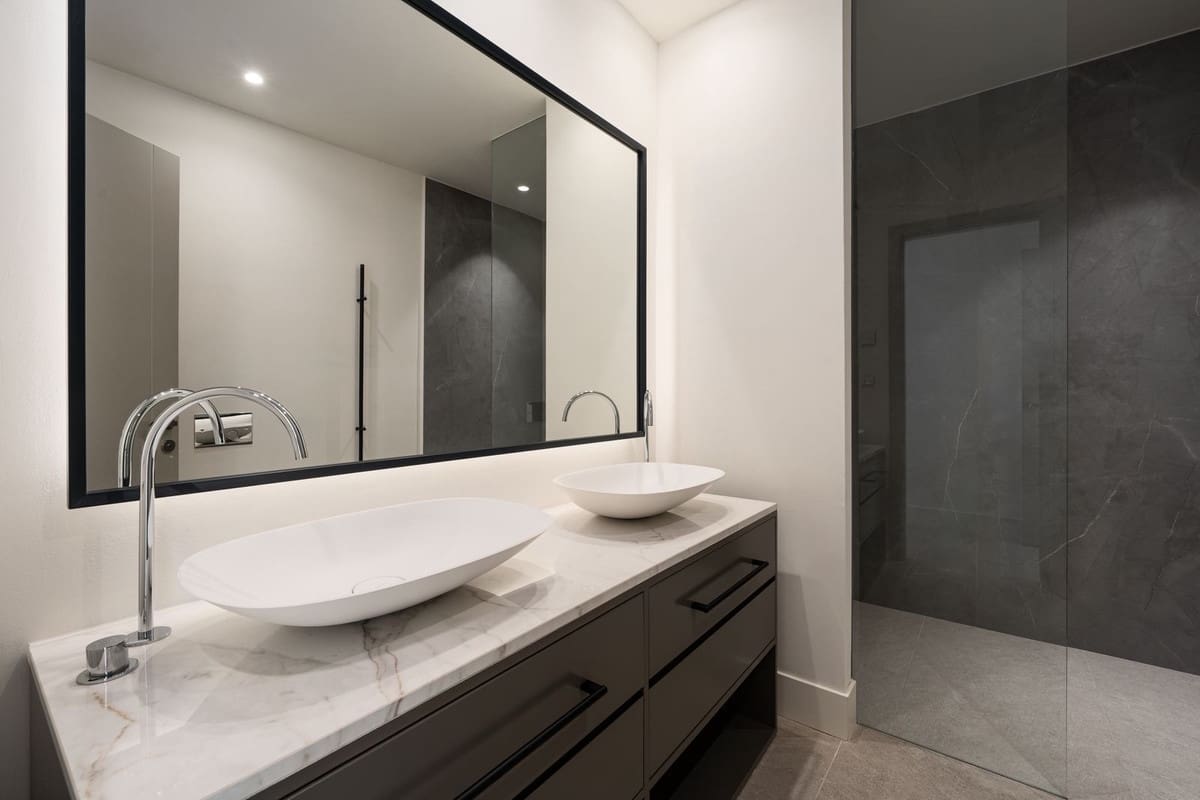 4 bedroom Villa for sale in Estepona with pool garage - € 3,000,000 (Ref: 9105207)