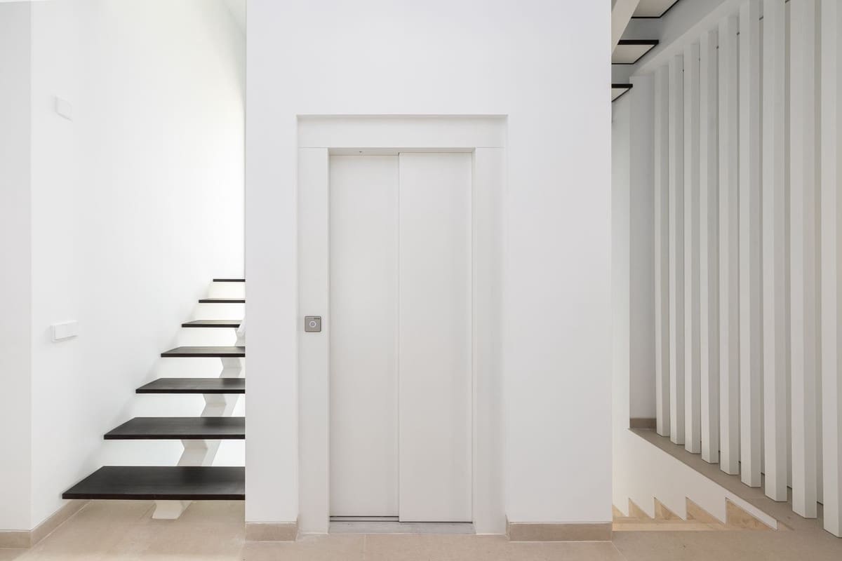 4 soveværelse Villa til salg i Golden Mile med swimmingpool garage - € 4.750.000 (Ref: 9107838)