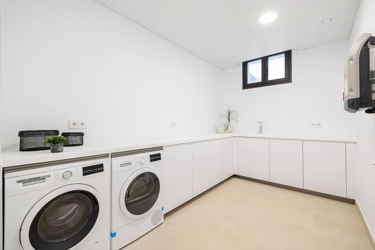 4 soveværelse Villa til salg i Golden Mile med swimmingpool garage - € 4.750.000 (Ref: 9107838)