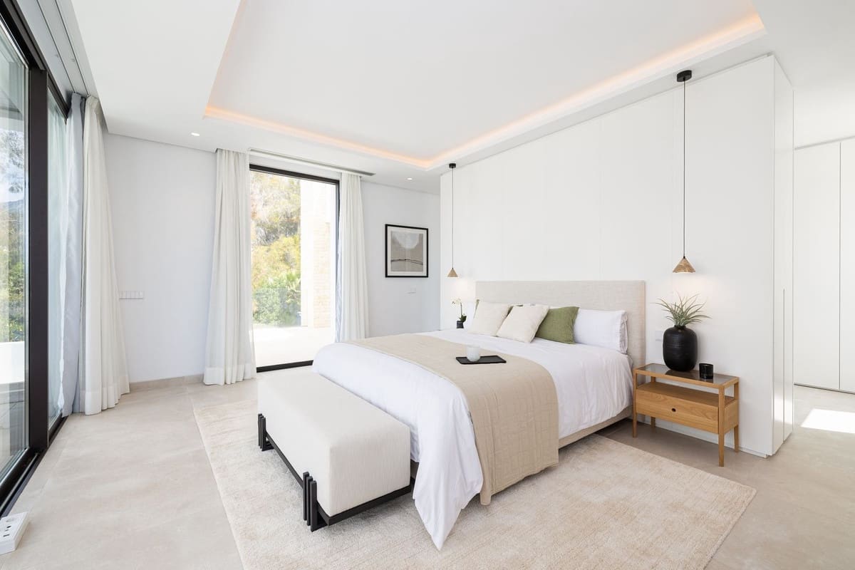 4 bedroom Villa for sale in Golden Mile with pool garage - € 4,750,000 (Ref: 9107838)