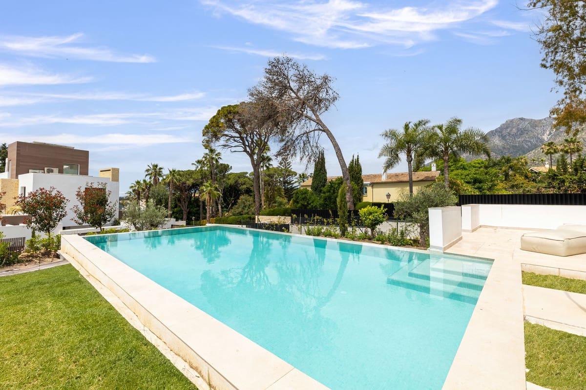4 bedroom Villa for sale in Golden Mile with pool garage - € 4,750,000 (Ref: 9107838)