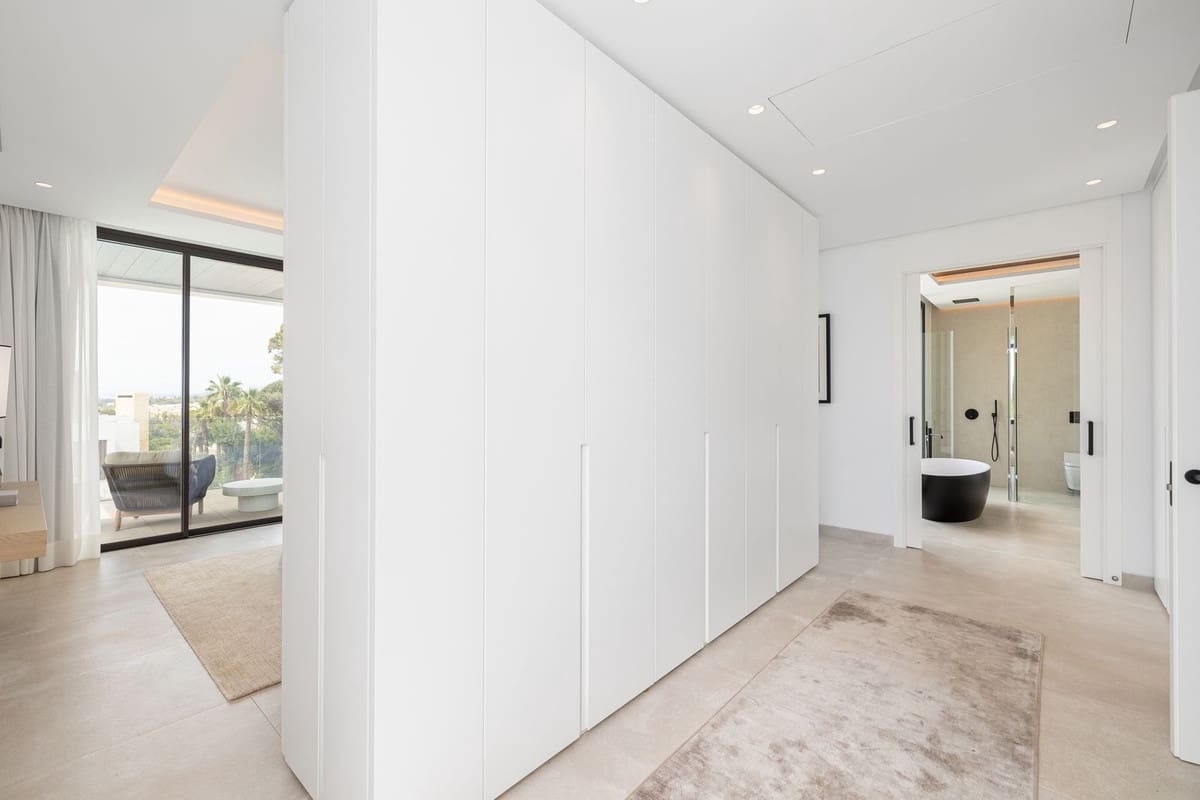 4 soverom Villa til salgs i Golden Mile med svømmebasseng garasje - € 4 750 000 (Ref: 9107838)