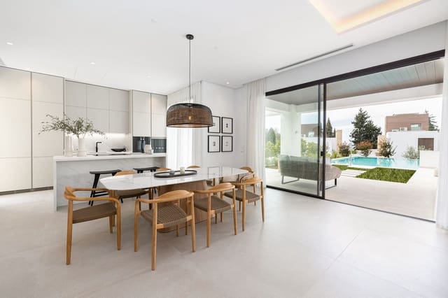 4 sypialnia Willa na sprzedaż w Golden Mile, Marbella z basenem garażem - 4 750 000 € (Ref: 9107838)