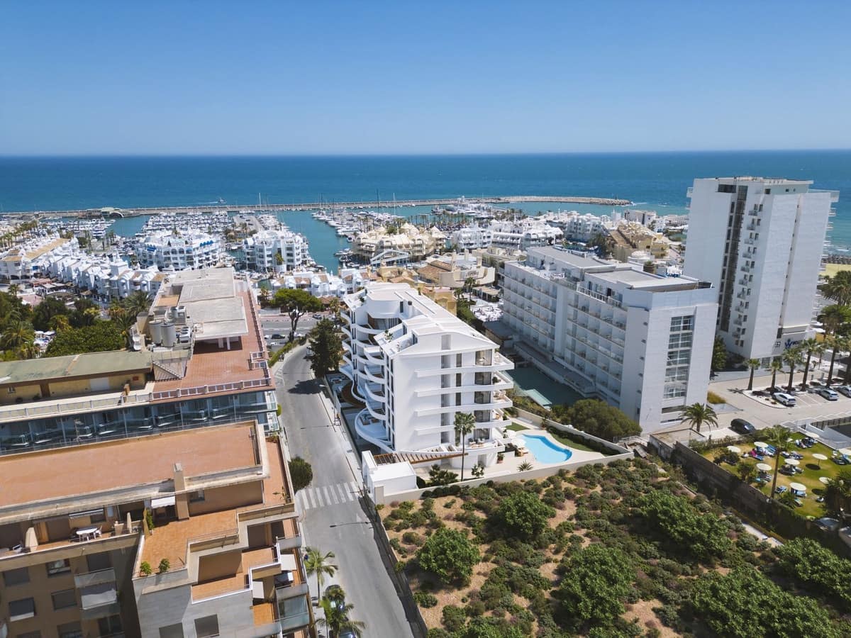 2 soveværelse Penthouse til salg i Benalmadena Costa med swimmingpool garage - € 1.038.000 (Ref: 9107986)