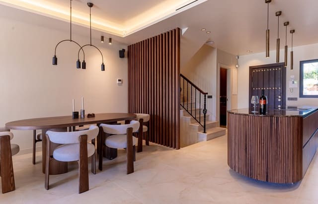 Casa de 4 habitaciones en Marbella en venta con piscina garaje - 1.995.000 € (Ref: 9109315)