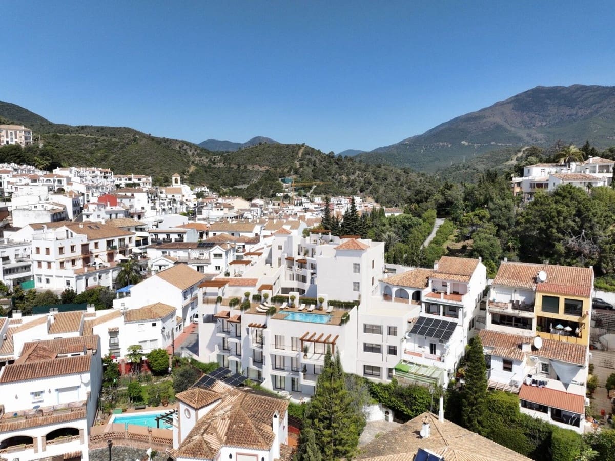 2 bedroom Apartment for sale in Benahavis with pool garage - € 400,000 (Ref: 9127152)