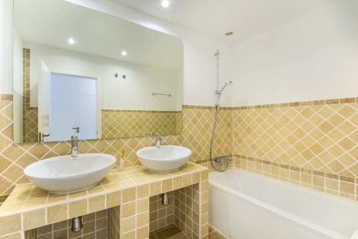 2 soverom Leilighet til salgs i New Golden Mile med svømmebasseng garasje - € 379 000 (Ref: 9160571)