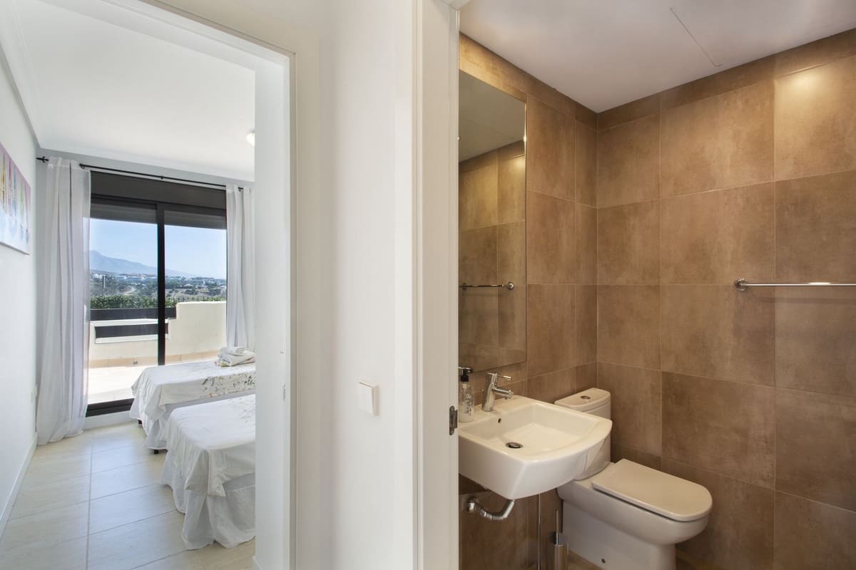 2 soverom Leilighet til salgs i New Golden Mile med svømmebasseng garasje - € 379 000 (Ref: 9160571)